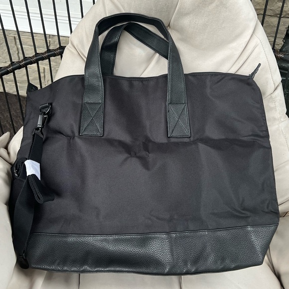 YVES SAINT LAUREN PERFUME BLACK TRAVEL BAG - Picture 5 of 16